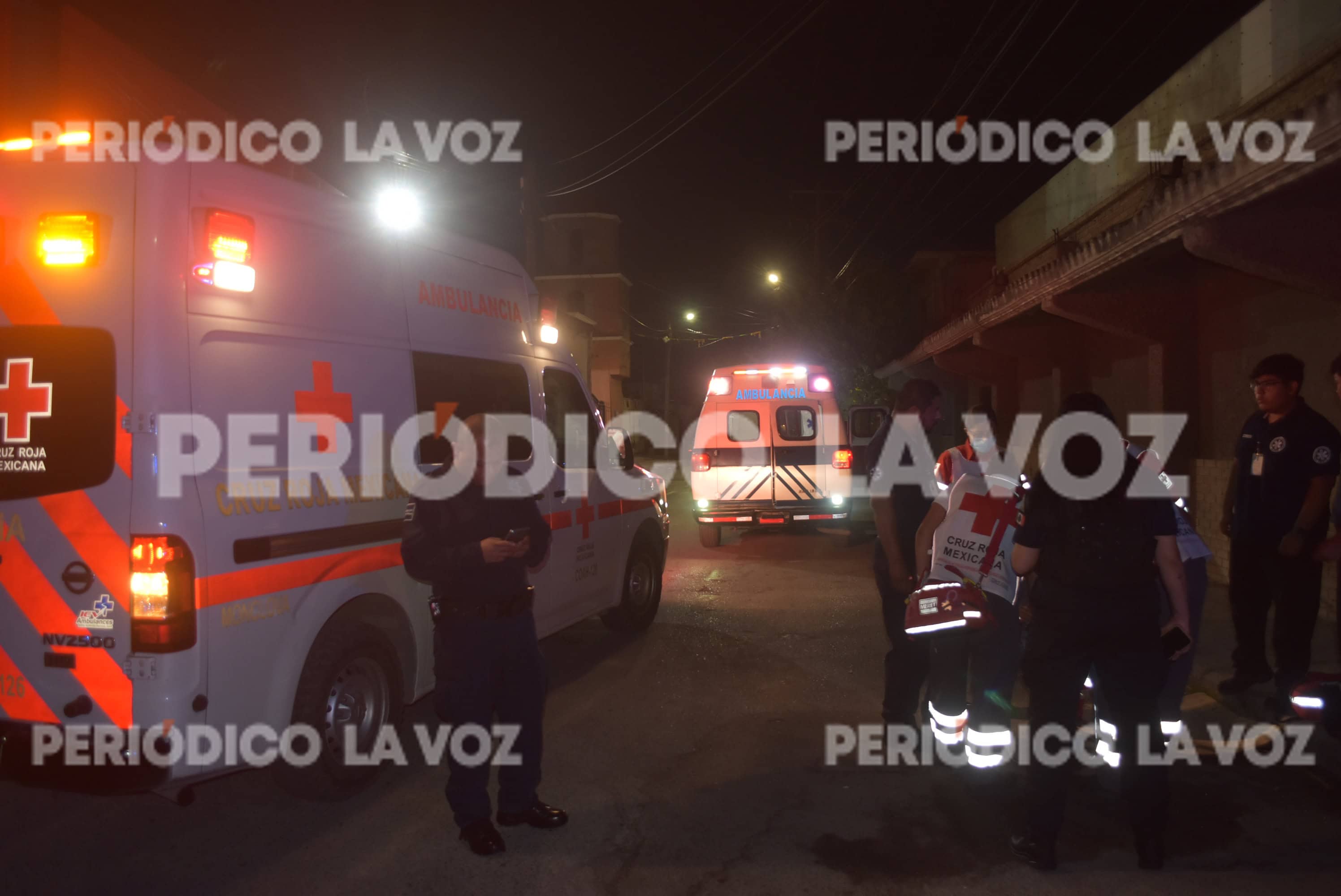 Paramédicos de la Cruz Roja atendieron a don Juan y lo trasladaron al hospital.