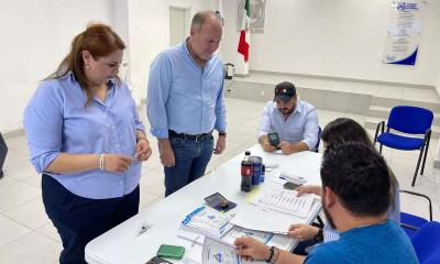 Votan panistas