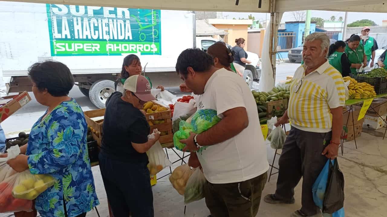 Fronterenses del ejido se verán beneficiados con los productos a bajo costo.