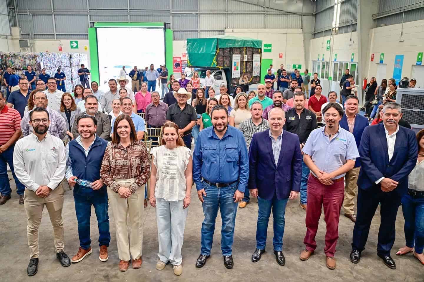 El Alcalde Carlos Villarreal presidió la inauguración del Centro de Acopio PetStar.