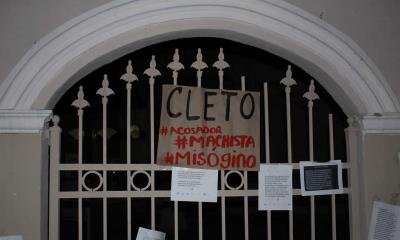Acusan a alcalde de Allende de intimidar a madres manifestantes en preparatoria