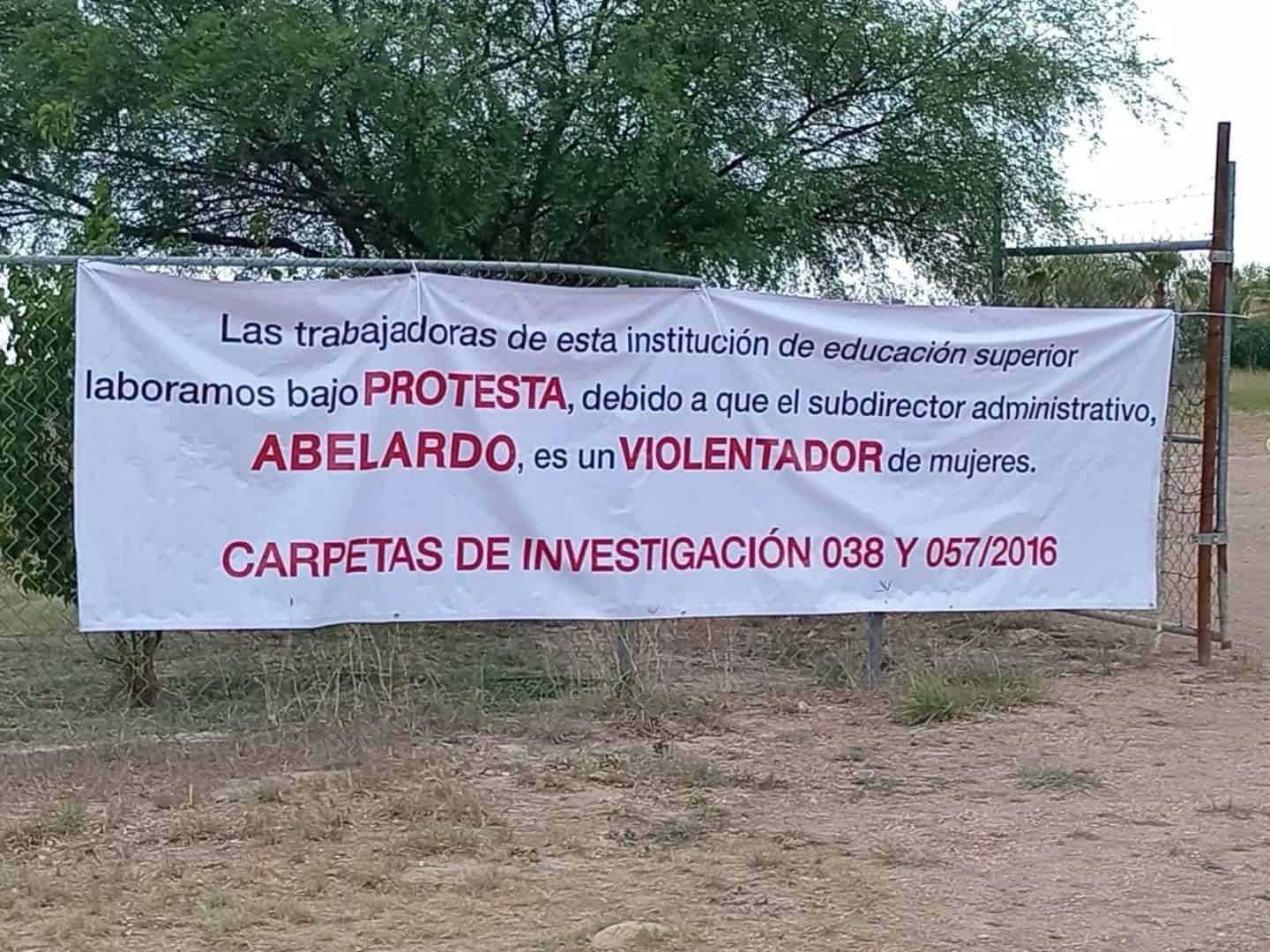 Aparecen mantas con consignas contra administrativo del ITSM