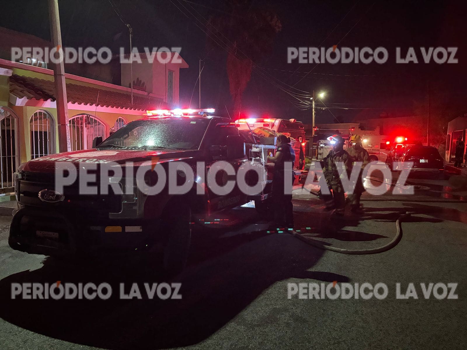 El incendio movilizó a los cuerpos de rescate de Bomberos hacia la colonia Guerrero.