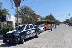 Camión de pasajeros atropella a madre e hija en el Centro de Sabinas