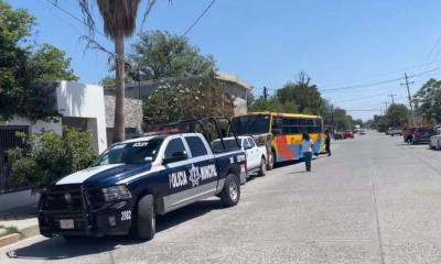 Camión de pasajeros atropella a madre e hija en el Centro de Sabinas