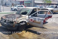 Se quema auto de ´balazo´