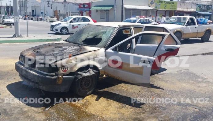 Se quema auto de ´balazo´