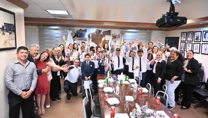 Disfrutan día del niño en el Cabildo Infantil