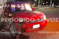 Chocan camionetas