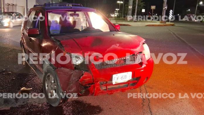 Chocan camionetas