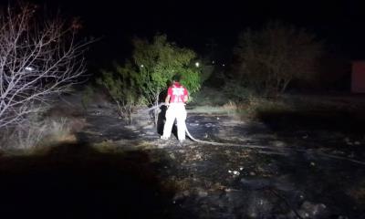 Atiende Bomberos incendio de zacatal en Manantial