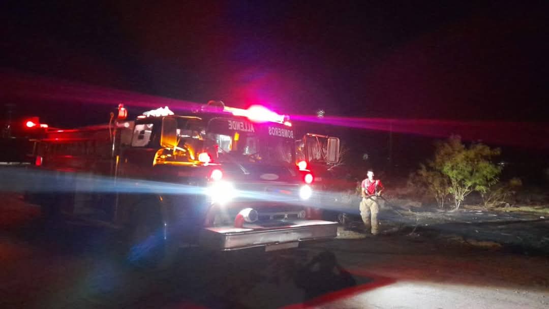 Atiende Bomberos incendio de zacatal en Manantial
