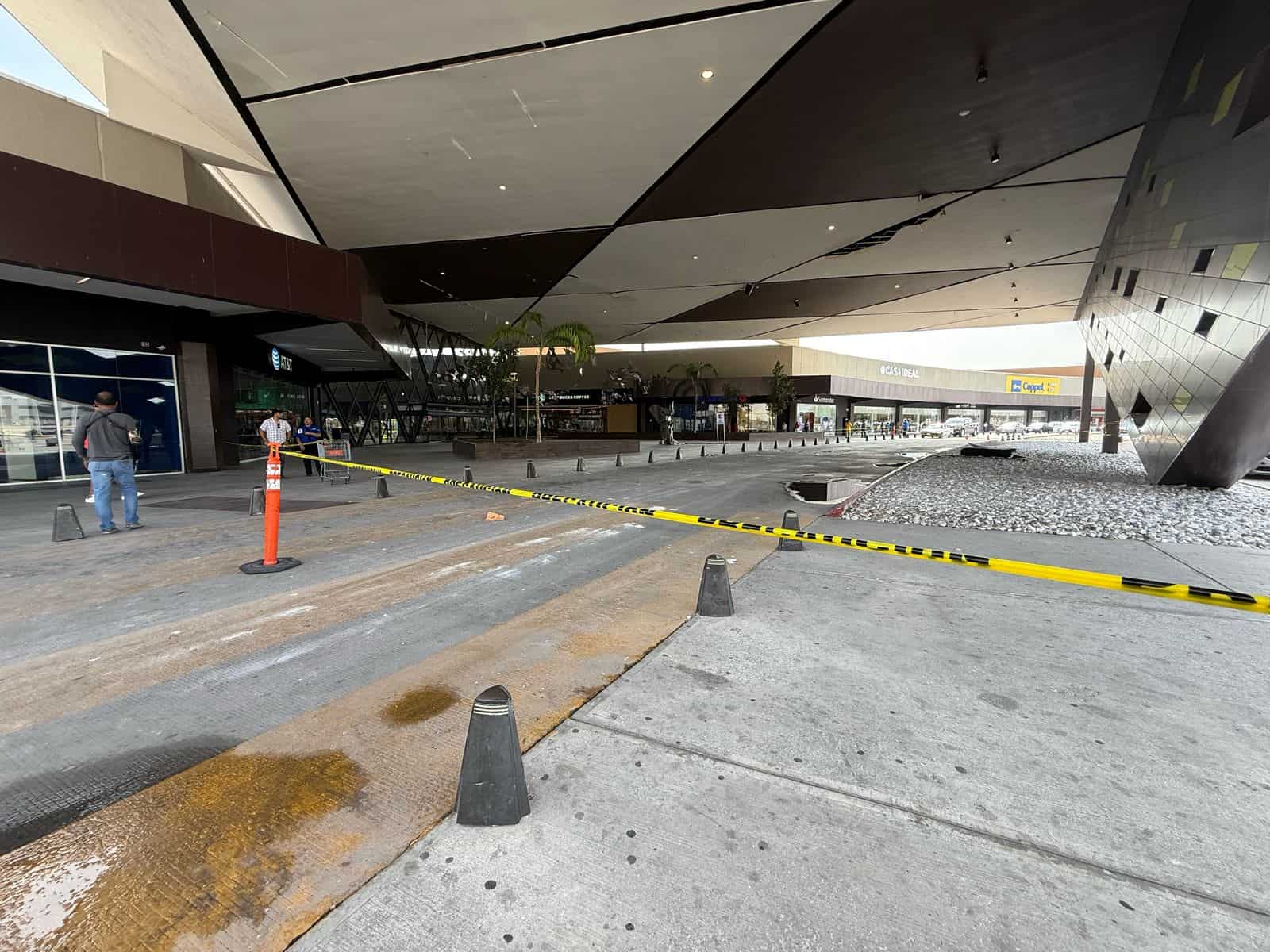 Multarán a Mall Paseo Monclova tras tromba; Protección Civil revisa su plan de seguridad