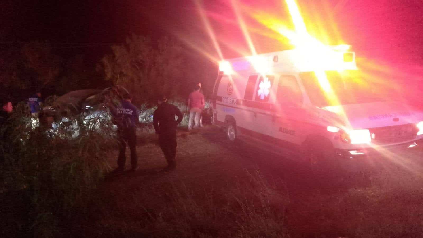 Joven de Múzquiz Sobrevive a Volcadura en la Carretera Libre en Allende