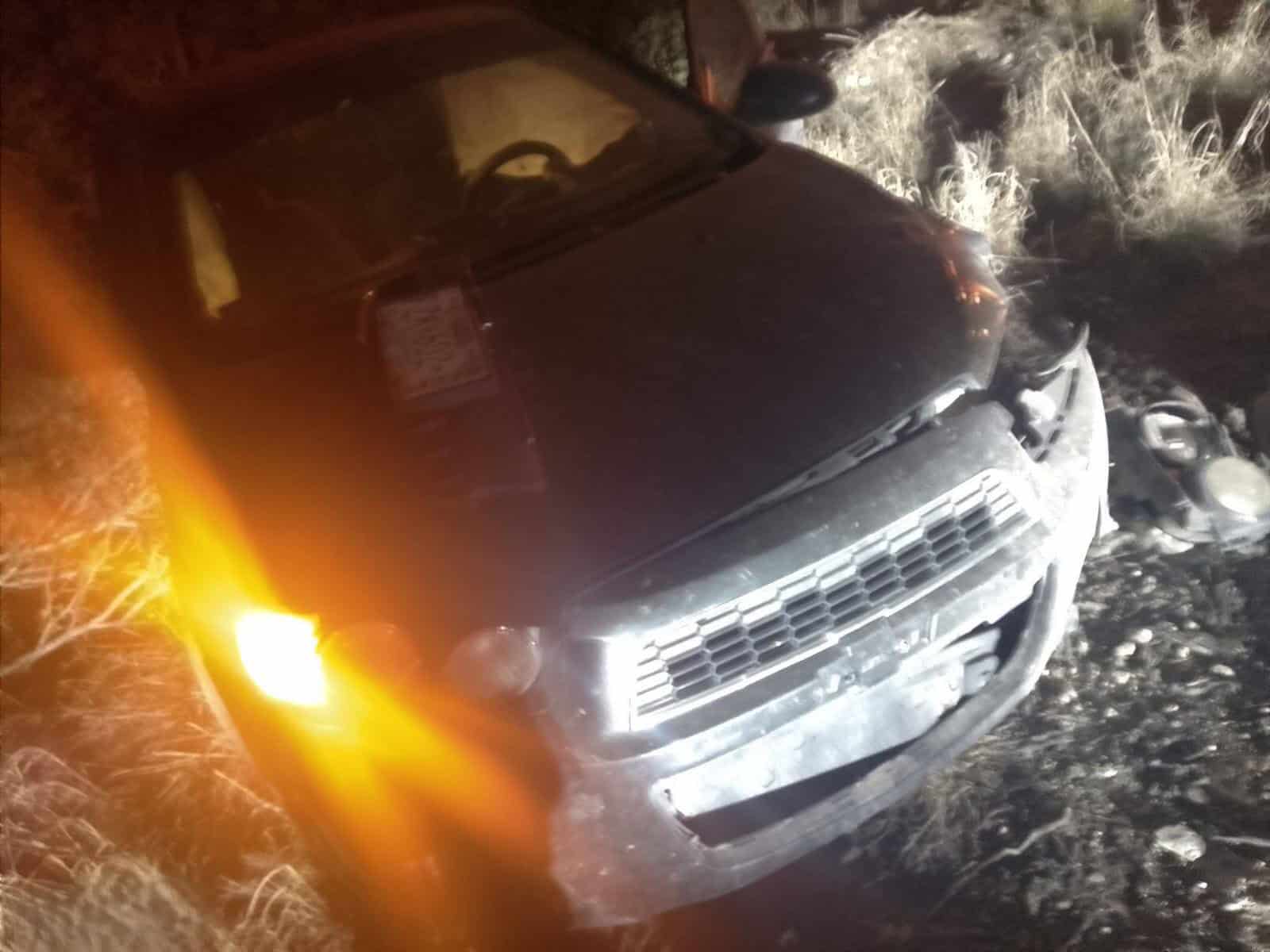 Joven de Múzquiz Sobrevive a Volcadura en la Carretera Libre en Allende