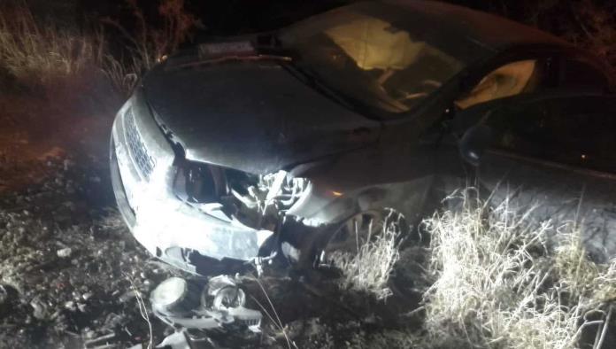 Joven de Múzquiz Sobrevive a Volcadura en la Carretera Libre en Allende