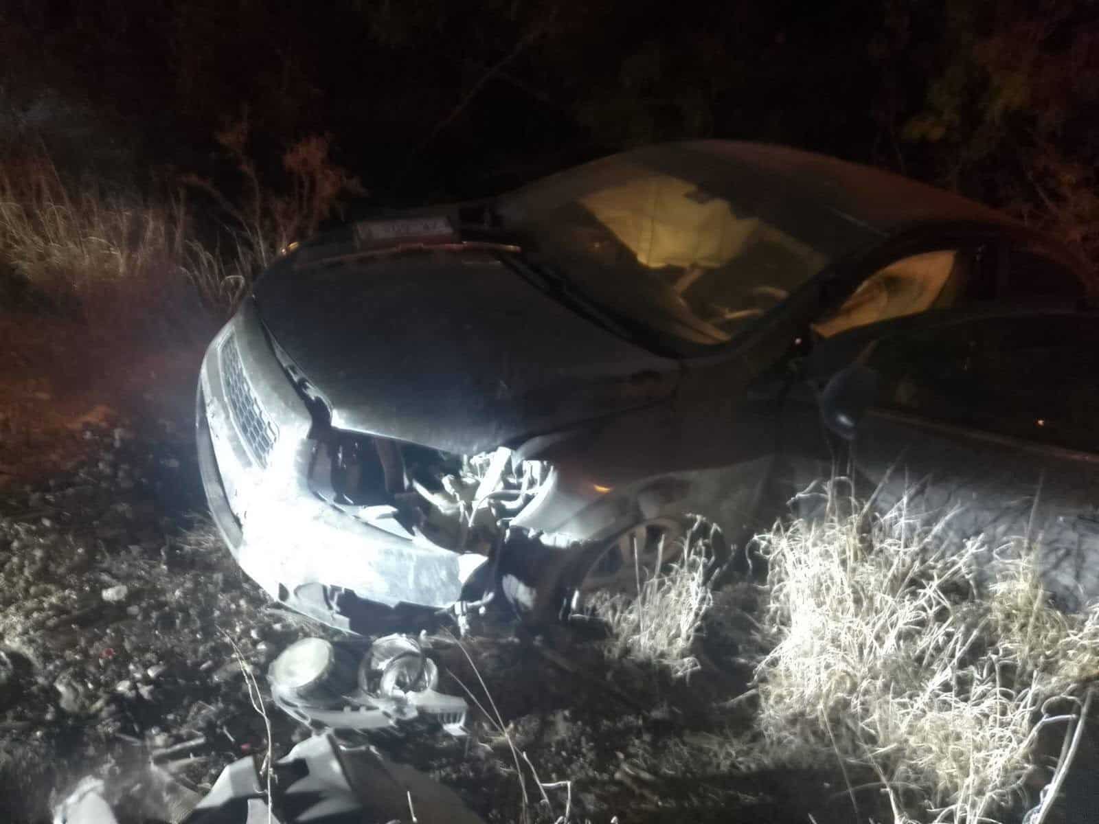 Joven de Múzquiz Sobrevive a Volcadura en la Carretera Libre en Allende