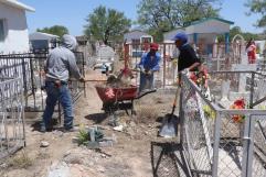 Instruye Óscar Ríos limpieza en panteón Santa Rosa de Nueva Rosita