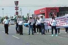 Bloquean maestros el Bulevar Cárdenas