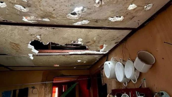 Reparan viviendas tras granizada