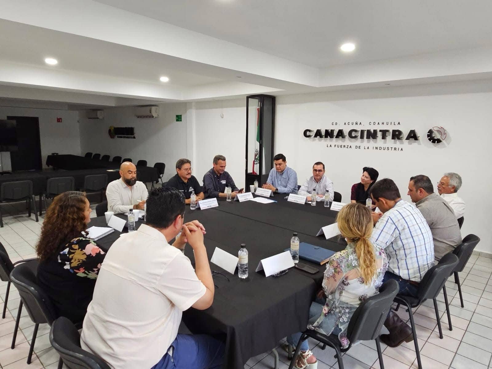 Empresarios de Ciudad Acuña buscan atraer inversión y habilitar aeropuerto local