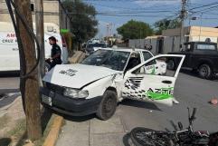 Motociclista resulta lesionado tras chocar contra taxi en la zona centro de Acuña