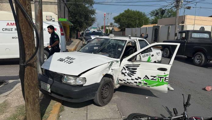 Motociclista resulta lesionado tras chocar contra taxi en la zona centro de Acuña