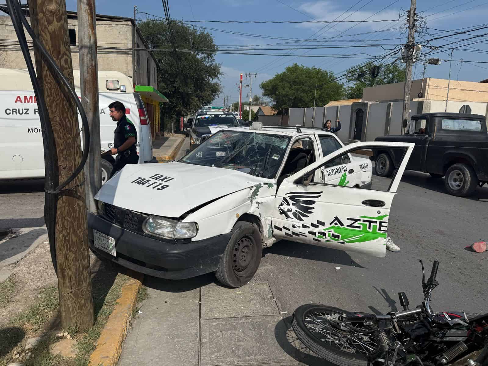 Motociclista resulta lesionado tras chocar contra taxi en la zona centro de Acuña