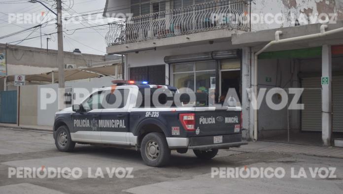 Roba bocina frente a bazar