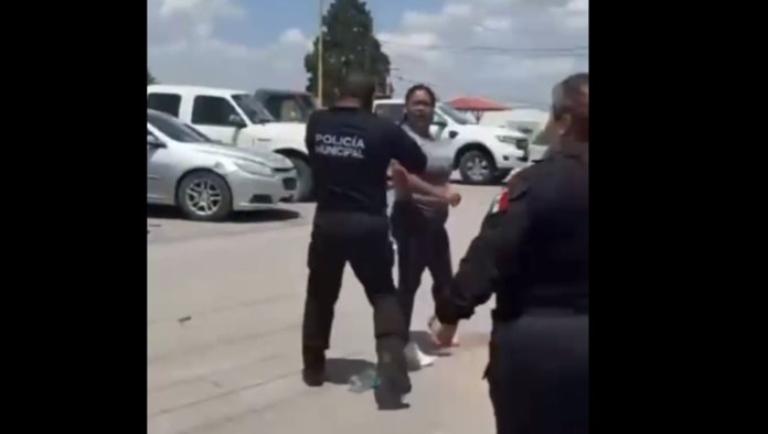 Fuerte riña en exterior del Centro de Justicia en Múzquiz