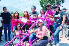 Realizan carrera de vehículos diseñados