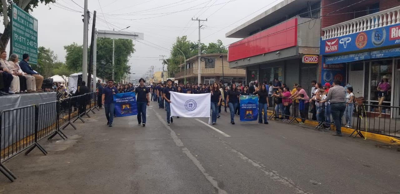 Pocas Familias Asisten al Tradicional Desfile del 5 de Mayo en Ciudad Acuña