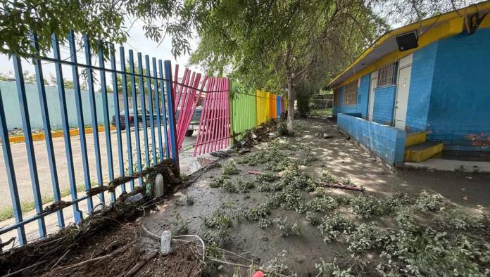 Cae barda en tres escuelas