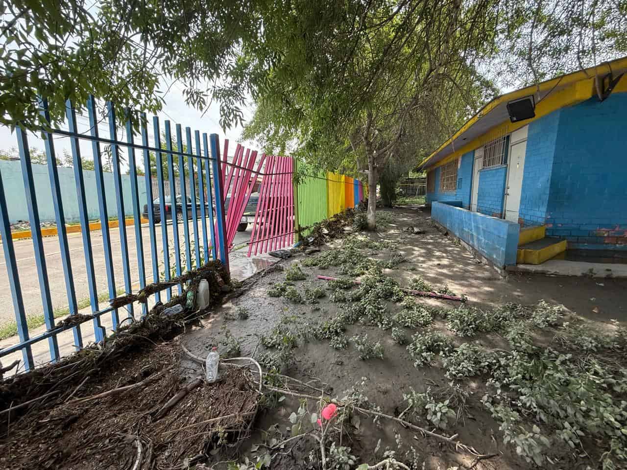 Entre 10 y 15 escuelas presentan daños tras tormenta.