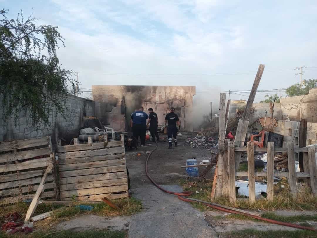 Incendio consume vivienda