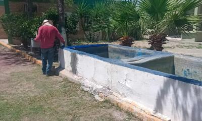 Limpian panteones para el 10 de Mayo