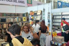 Visitan familias Feria del Libro
