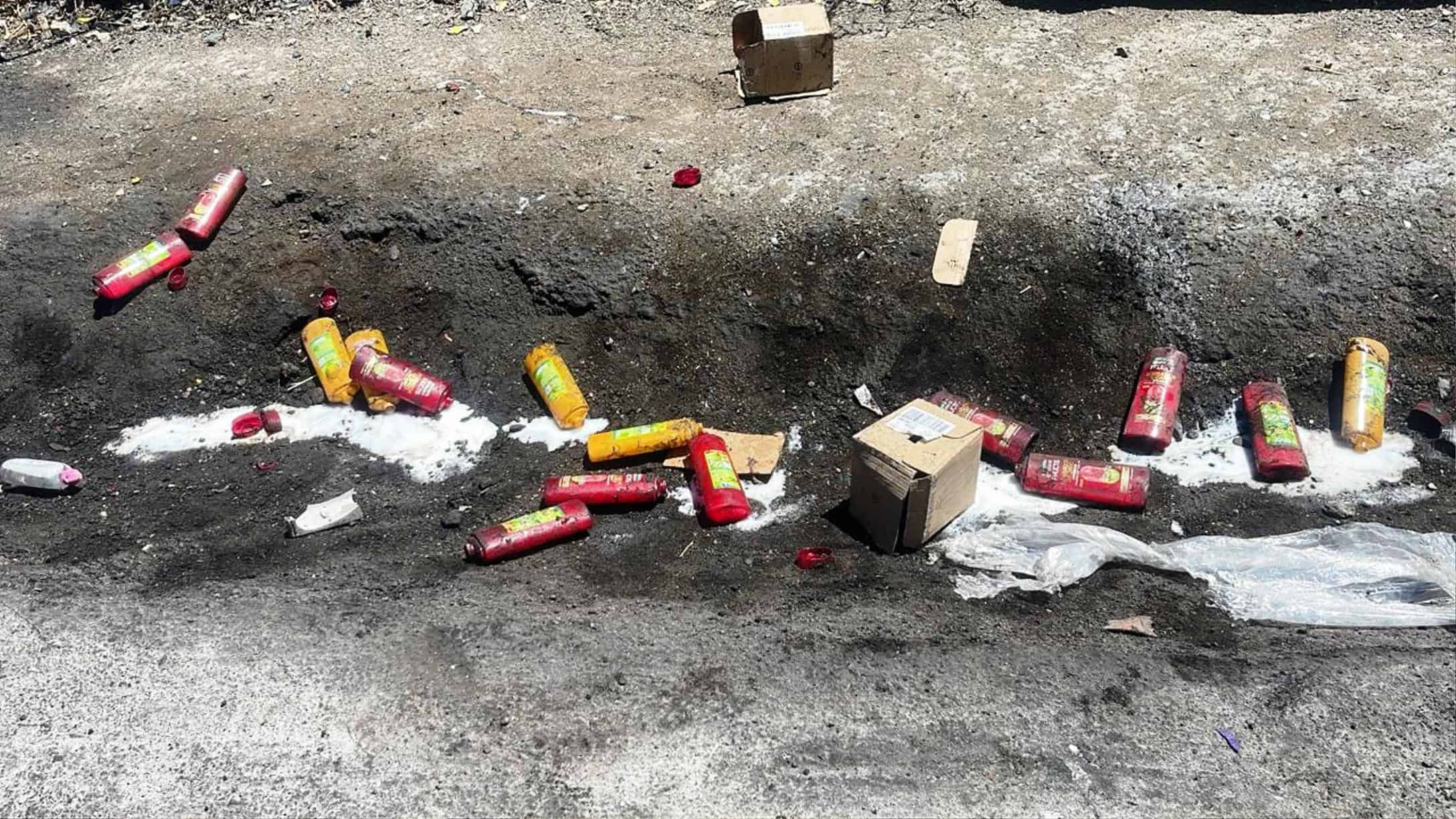Vuelca tráiler con cajas de shampoo