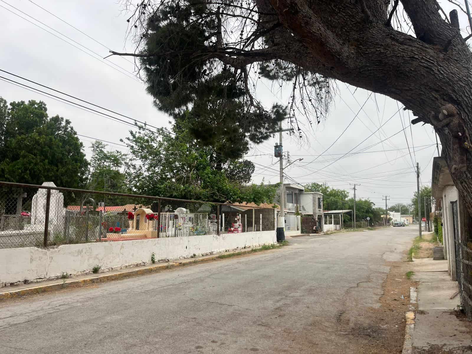 La voz en tu colonia: Vecinos denuncian basurero clandestino junto al panteón de Acuña