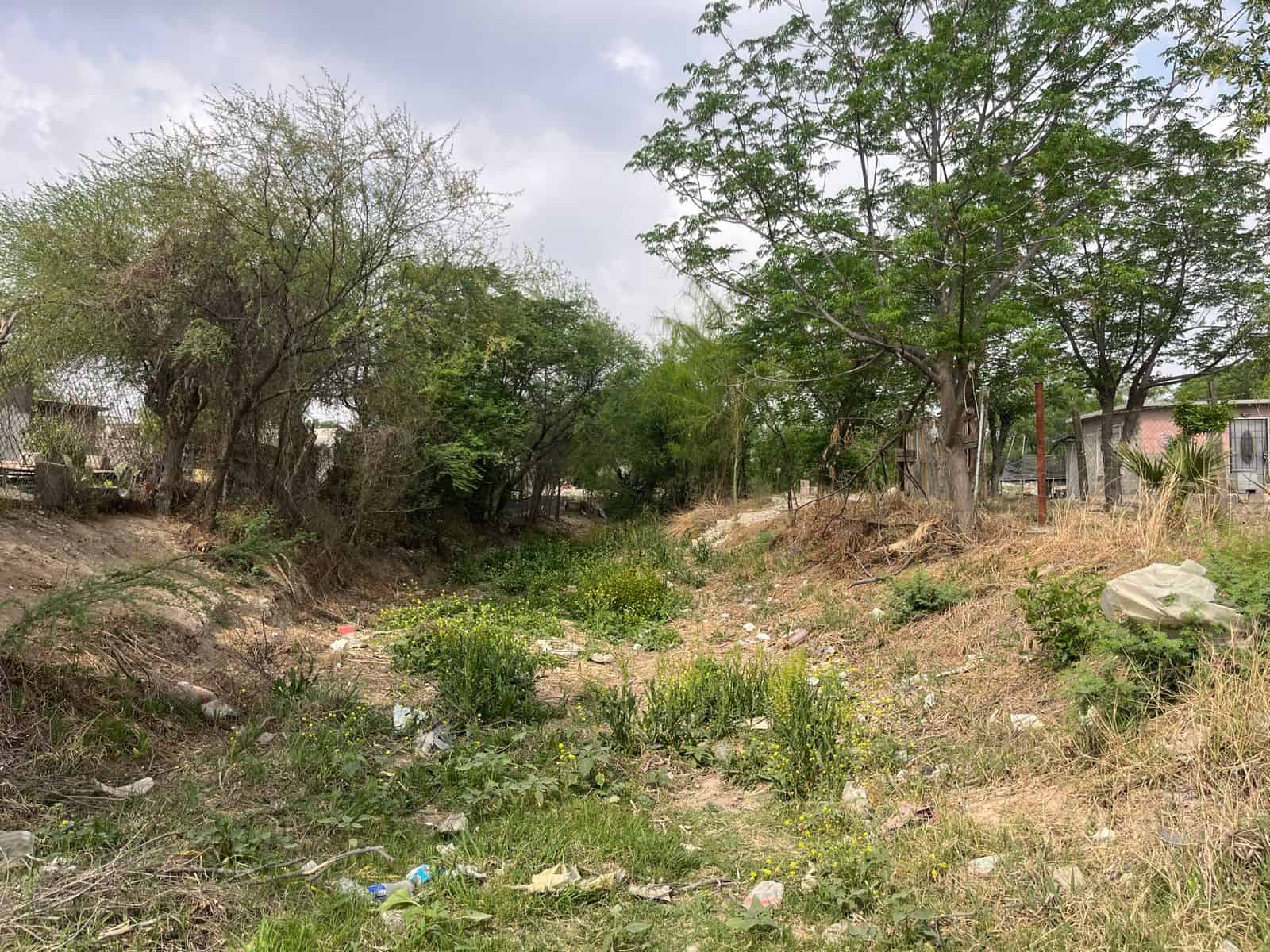 La voz en tu colonia: Vecinos denuncian basurero clandestino junto al panteón de Acuña