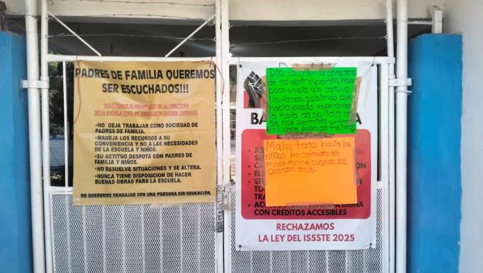 Evitan padres se cierre escuela