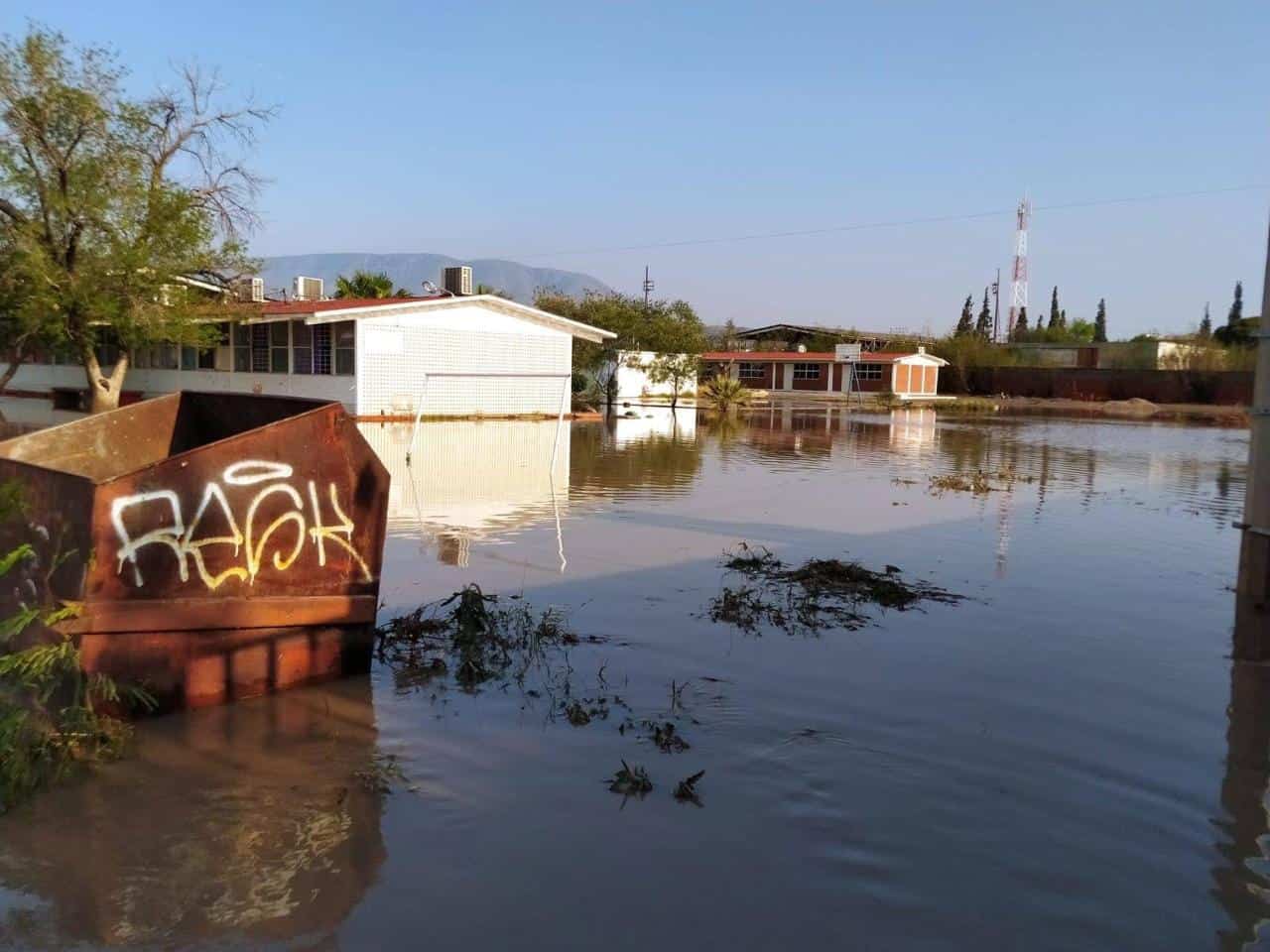 Exigen condiciones dignas en la Escuela Normal de Monclova.
