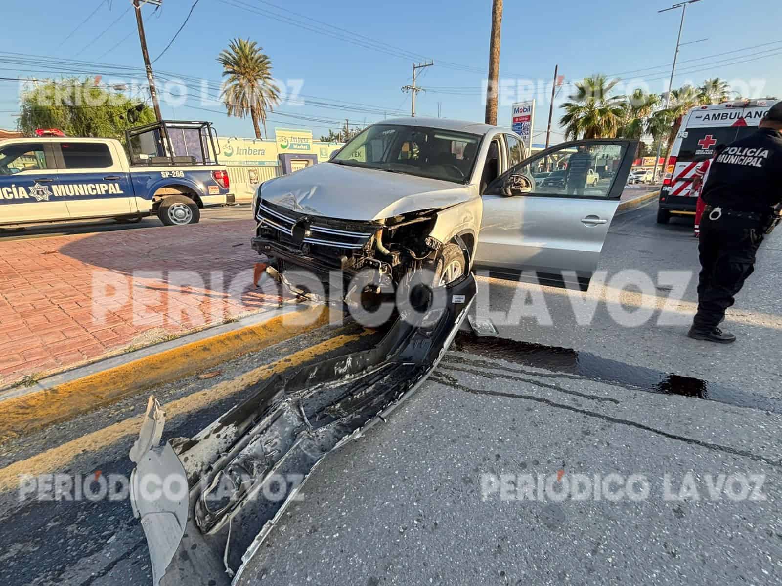 La Tiguan que manejaba la estudiante quedó sobre el camellón central.