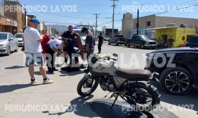 Estampa moto en camioneta