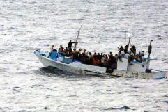 Naufraga lancha con migrantes en San Diego
