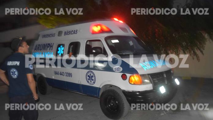 A golpes, le rompen la nariz