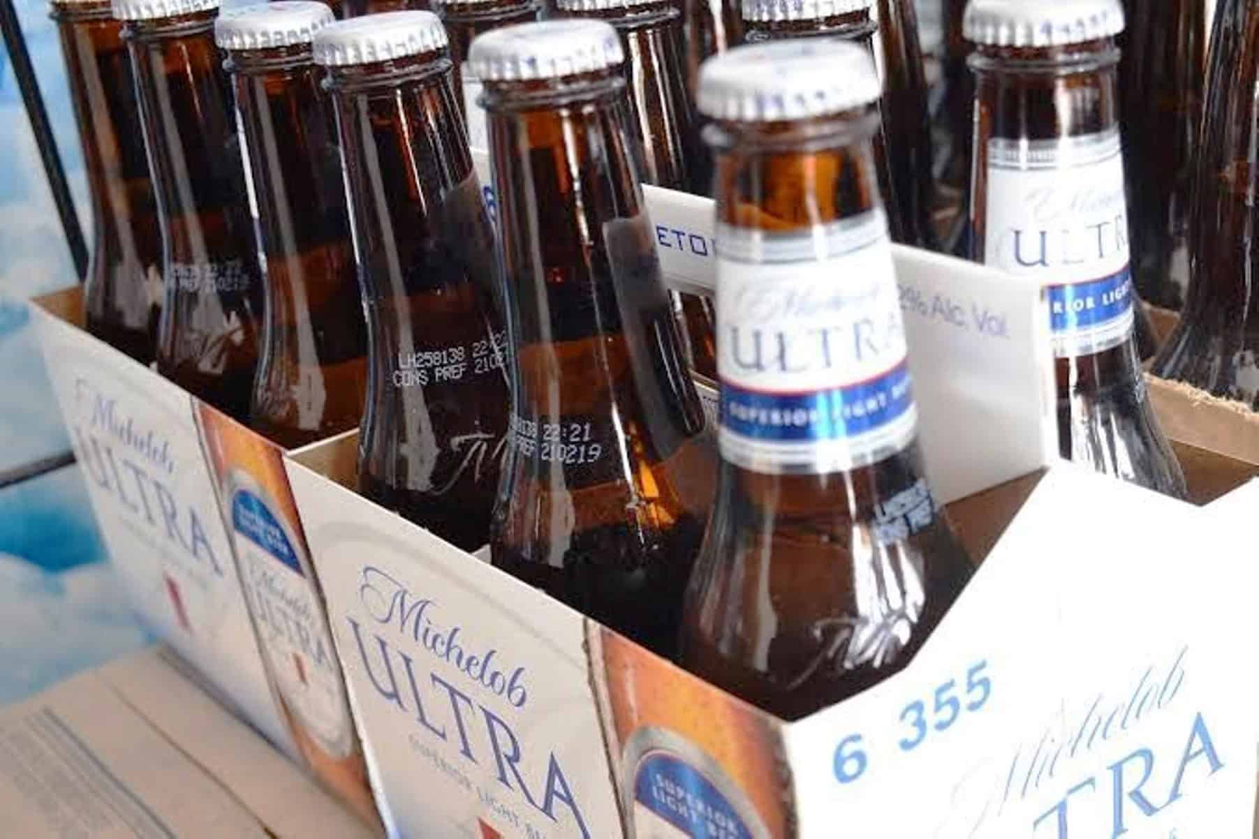 Denuncian venden alcohol clandestino