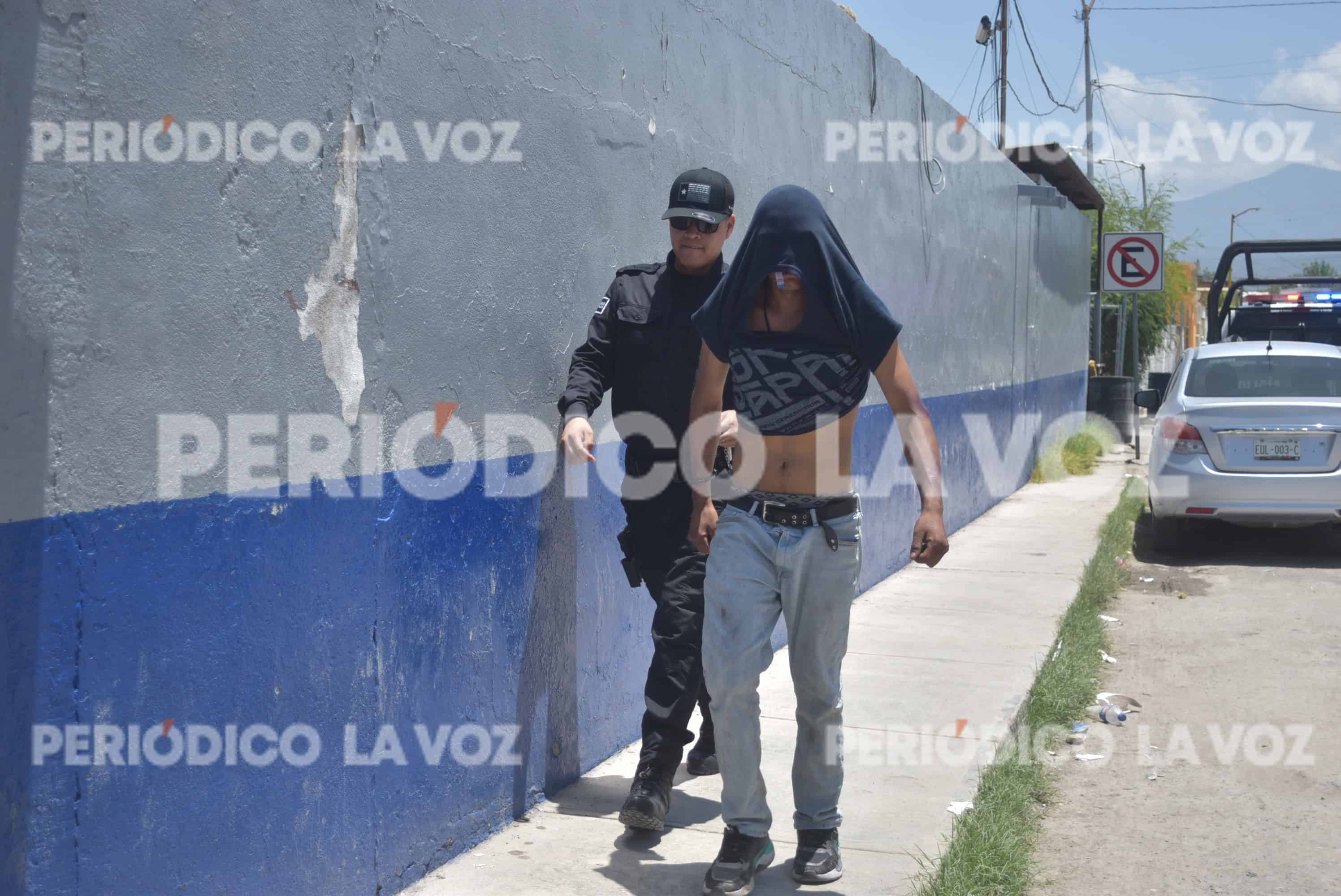 Carlos Jesús Aguayo fue sorprendido drogándose en la vía pública por policías municipales.