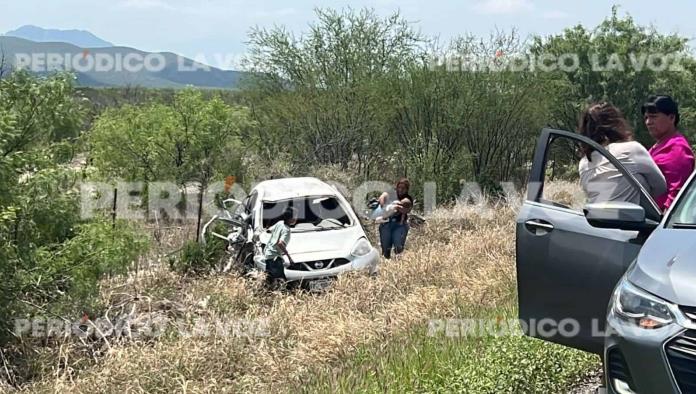 Vuelca familia; 2 menores heridos
