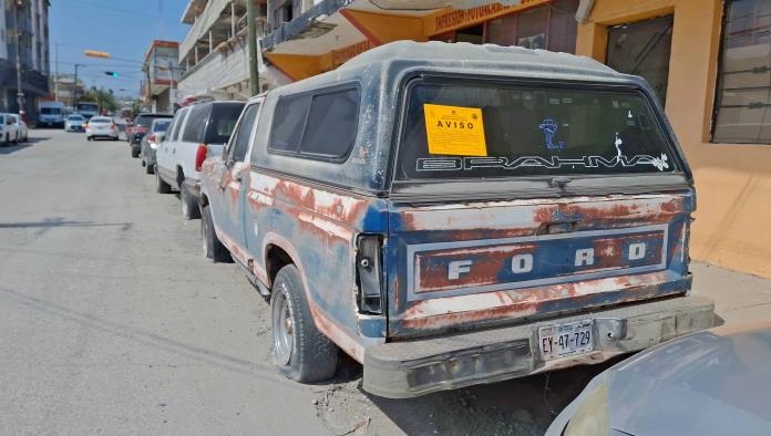 Realizan campaña para retirar autos abandonados